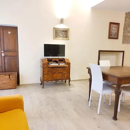La Suite Di San Rufino By Myassisisuite - Vicino A San Carlo Acutis - Dormi In Una Casa Del '400 - 75 Mq, Piano Terra, No Barriere Architettoniche - 2 Veri Letti Matrimoniali, Zero Divani Letto - Live Check-In, No Key Box, 2 Real Beds - Mowimy Po Pol Διαμέρισμα