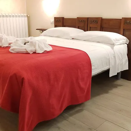 La Di San Rufino, Dimora Storica In Centro, 75mq, 2 Letti Matrimoniali - Myassisisuite - Mowimy Po Polsku