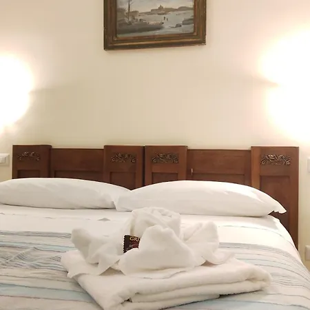 La Di San Rufino, Dimora Storica In Centro, 75mq, 2 Letti Matrimoniali - Myassisisuite - Mowimy Po Polsku