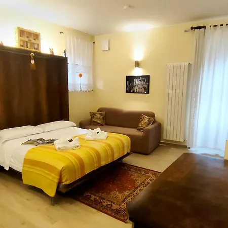 Διαμέρισμα La Suite Di San Rufino By Myassisisuite - Vicino A San Carlo Acutis - Dormi In Una Casa Del '400 - 75 Mq, Piano Terra, No Barriere Architettoniche - 2 Veri Letti Matrimoniali, Zero Divani Letto - Live Check-In, No Key Box, 2 Real Beds - Mowimy Po Pol Ασίζη