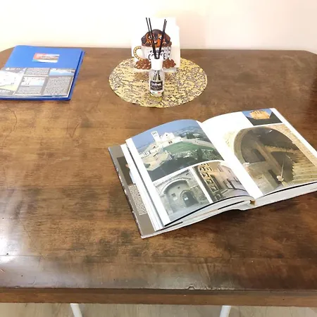 Διαμέρισμα La Suite Di San Rufino By Myassisisuite - Vicino A San Carlo Acutis - Dormi In Una Casa Del '400 - 75 Mq, Piano Terra, No Barriere Architettoniche - 2 Veri Letti Matrimoniali, Zero Divani Letto - Live Check-In, No Key Box, 2 Real Beds - Mowimy Po Pol