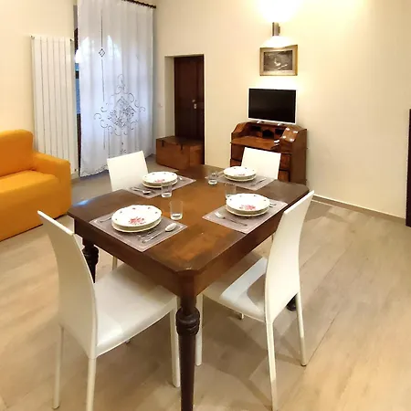 La Suite Di San Rufino By Myassisisuite - Vicino A San Carlo Acutis - Dormi In Una Casa Del '400 - 75 Mq, Piano Terra, No Barriere Architettoniche - 2 Veri Letti Matrimoniali, Zero Divani Letto - Live Check-In, No Key Box, 2 Real Beds - Mowimy Po Pol Διαμέρισμα