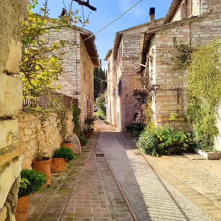 La Suite Di San Rufino By Myassisisuite - Vicino A San Carlo Acutis - Dormi In Una Casa Del '400 - 75 Mq, Piano Terra, No Barriere Architettoniche - 2 Veri Letti Matrimoniali, Zero Divani Letto - Live Check-In, No Key Box, 2 Real Beds - Mowimy Po Pol Διαμέρισμα Ασίζη